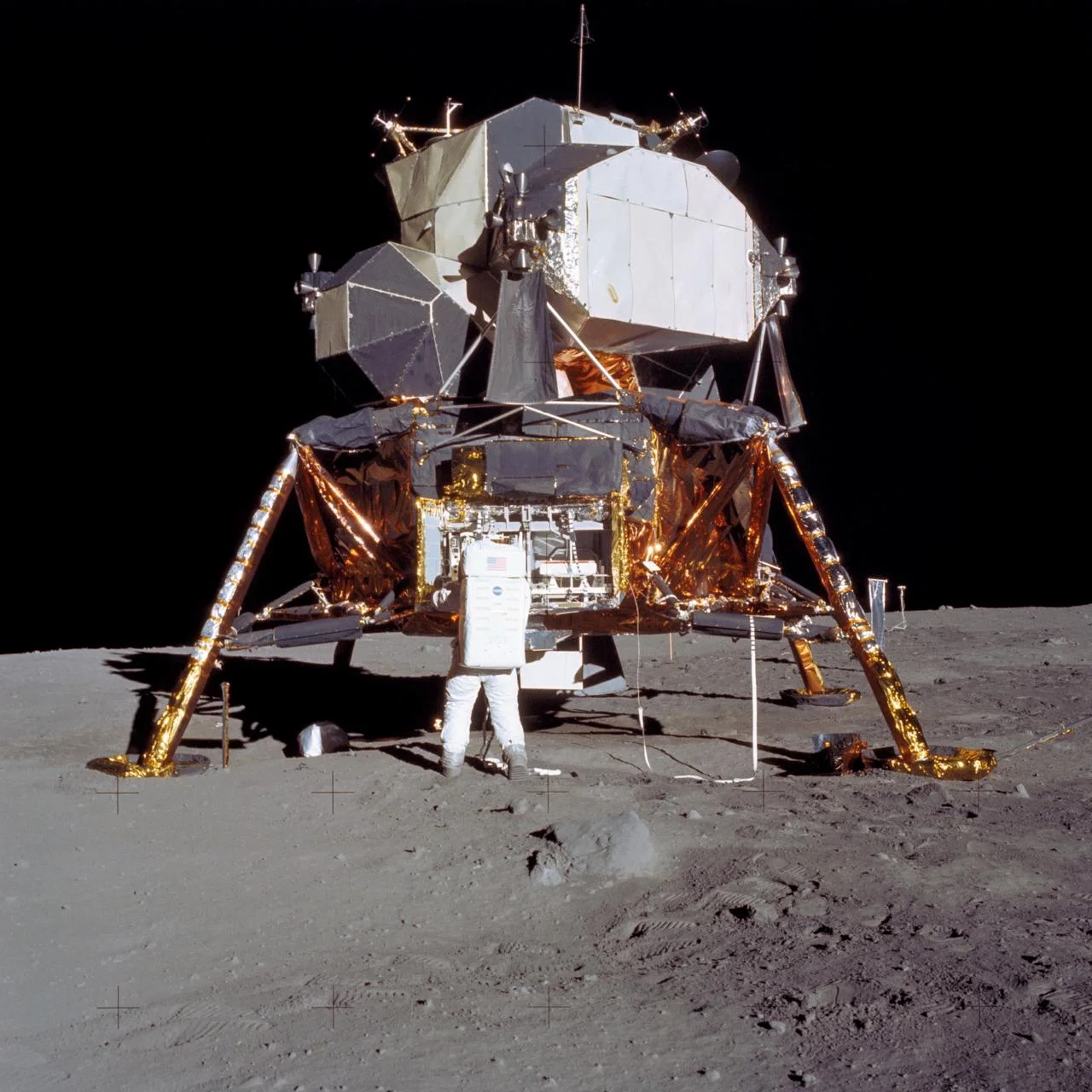 ยาน Eagle บนพื้นผิวดวงจันทร์ในภารกิจ Apollo 11